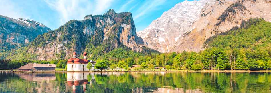 Die Wallfahrtskirche St. Bartholomä am Königssee in Bayern