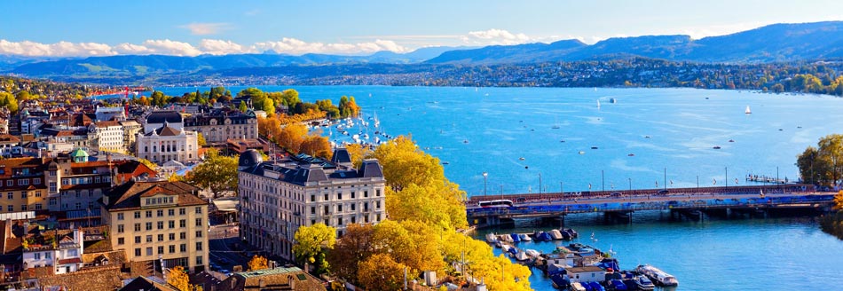 Zürich bietet mit dem Zürichsee ein perfektes Panorama.
