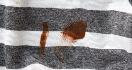 Hier findest du den Haushaltstrick zum Thema schokoflecken entfernen