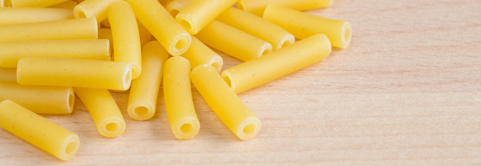 Mehrere Mezza Zita warten auf ihren Einsatz im Kochtopf