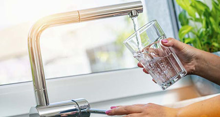 Was stimmt und was nicht zum Thema warmes wasser trinken