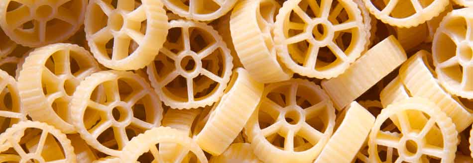 Ungekochte Pasta der Sorte Rotelle