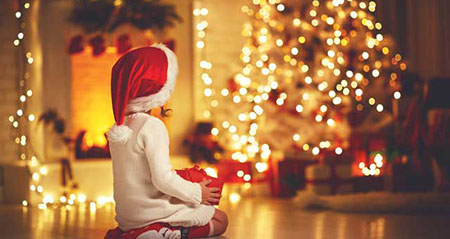 Aus der Kategorie Aha zum Thema weihnachtsbaum schmücken