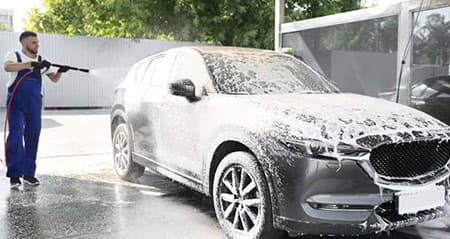 Saharastaub vom Auto entfernen