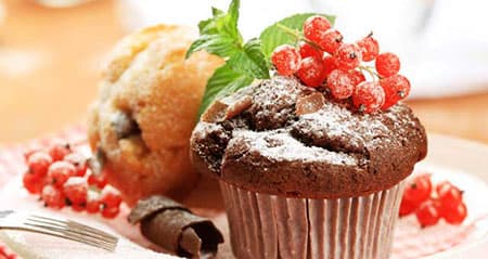 Schokomuffins mit Johannisbeeren