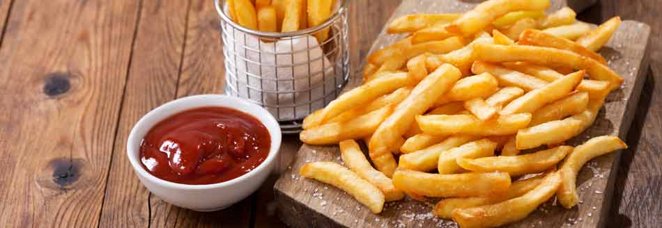 Pommes Frites mit Ketchup