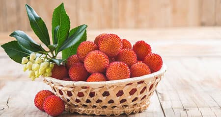 Dieses Obst ist eine: erdbeerbaum