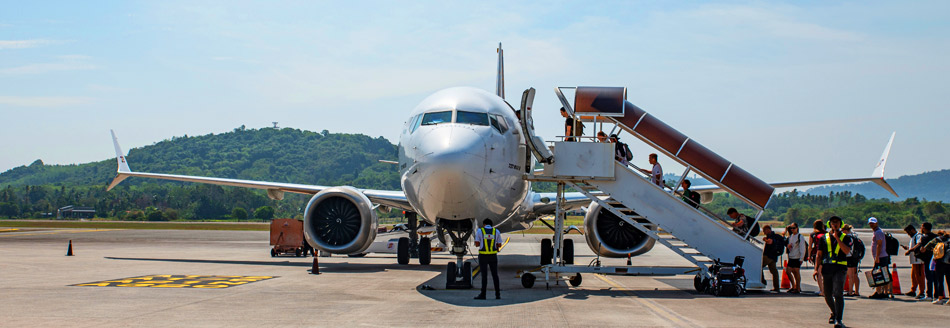 Warum ist der Einstieg ins Flugzeug immer links?