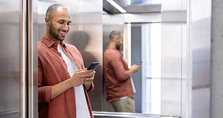 Aus der Kategorie Aha zum Thema spiegel im aufzug