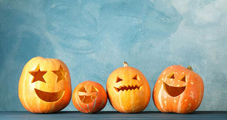 Wann ist Halloween? Geschnitzte Kürbisse lachen sich schlapp