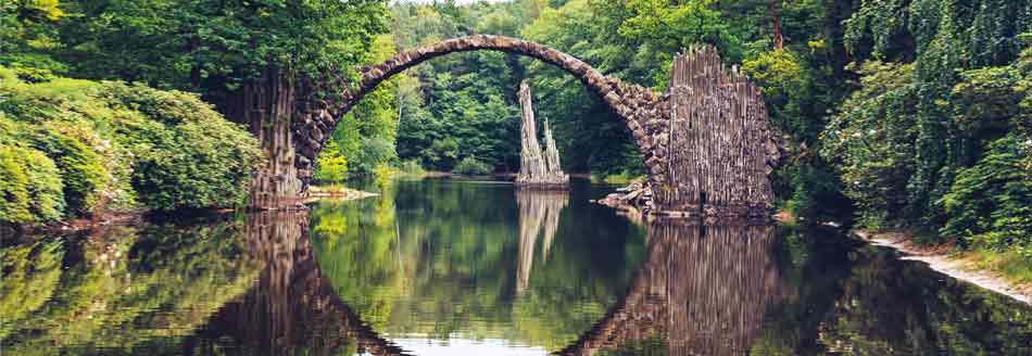 Unser Pointee ist an der Rakotzbrücke in Kromlau