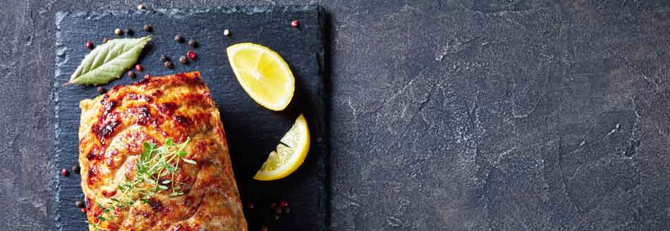 Falscher Hase auf einer Schieferplatte