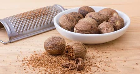 Dieses Gewürz heißt: muskatnuss