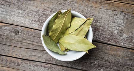 Dieses Gewürz heißt: lorbeer