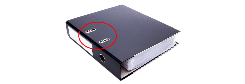 Raumsparschlitze am Aktenordner