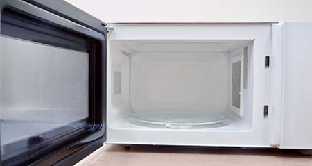 Hier findest du den Haushaltstrick zum Thema mikrowelle reinigen